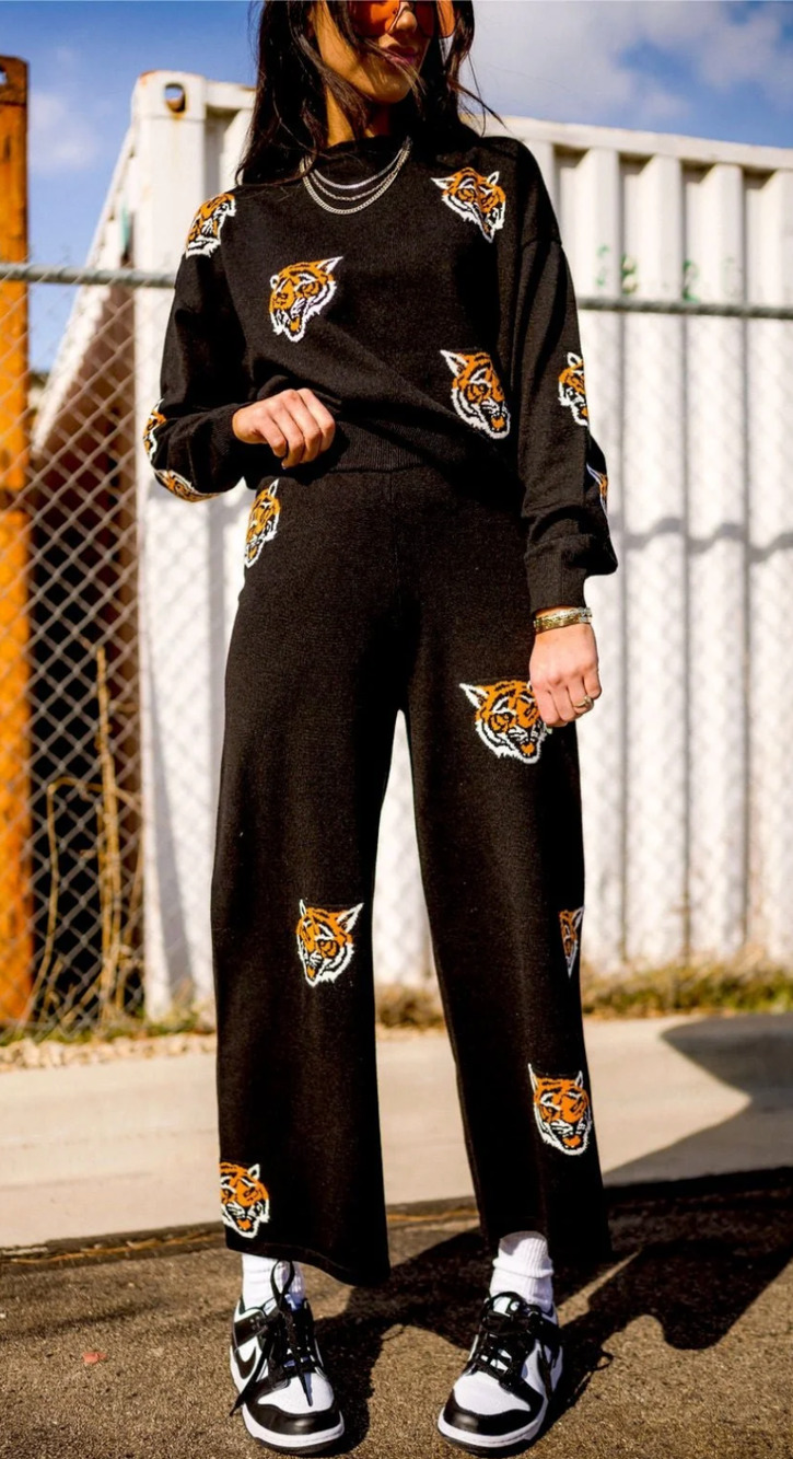 NEW LALA BLACK TIGER FIERCE FEMALE KNIT SWEATER PANTS PLAYSUIT SET SZ M